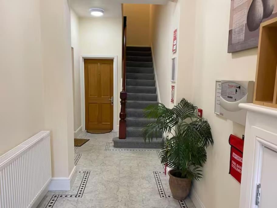 Private Parking, Central Llandudno, King Bed With Ensuite At Clement Lodge Esterno foto