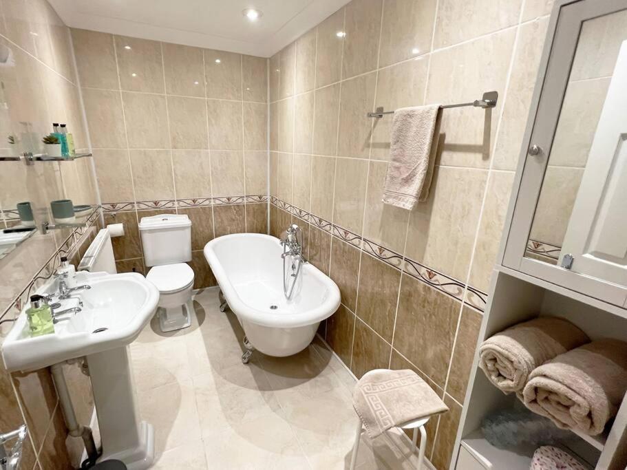 Private Parking, Central Llandudno, King Bed With Ensuite At Clement Lodge Esterno foto