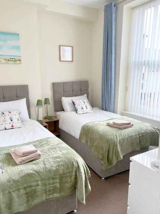 Private Parking, Central Llandudno, King Bed With Ensuite At Clement Lodge Esterno foto