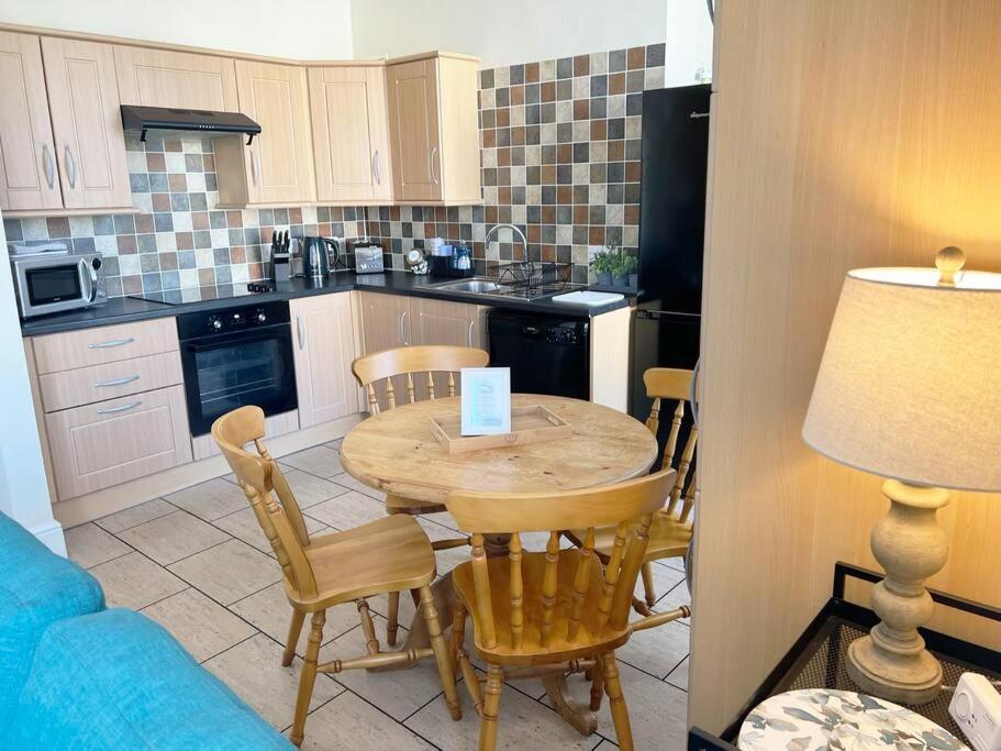 Private Parking, Central Llandudno, King Bed With Ensuite At Clement Lodge Esterno foto