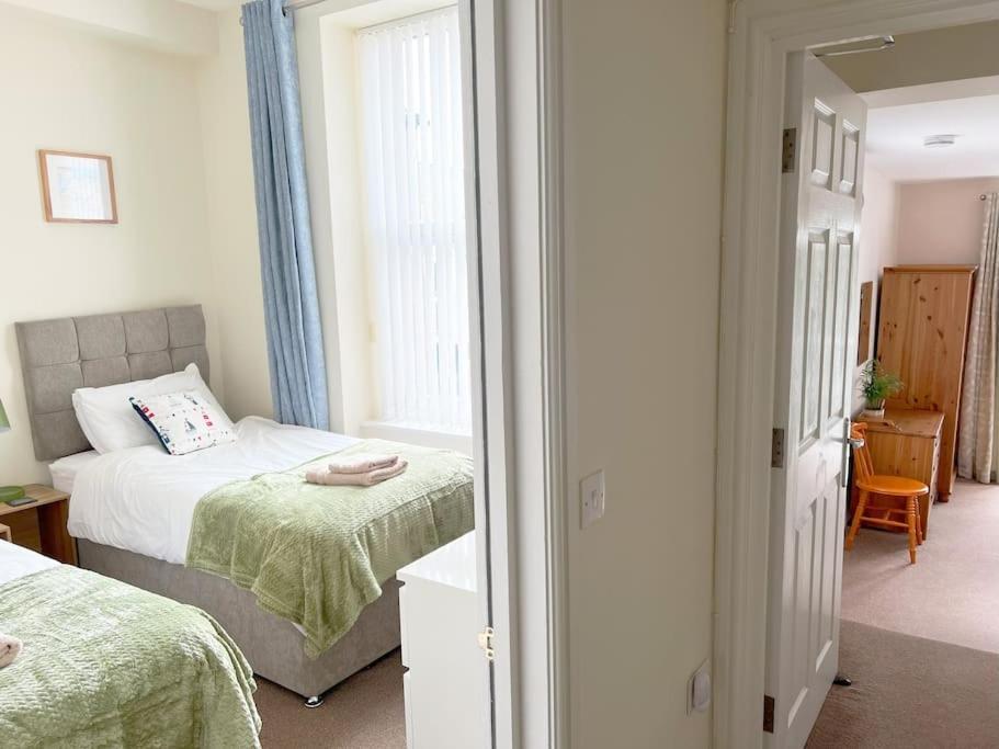 Private Parking, Central Llandudno, King Bed With Ensuite At Clement Lodge Esterno foto