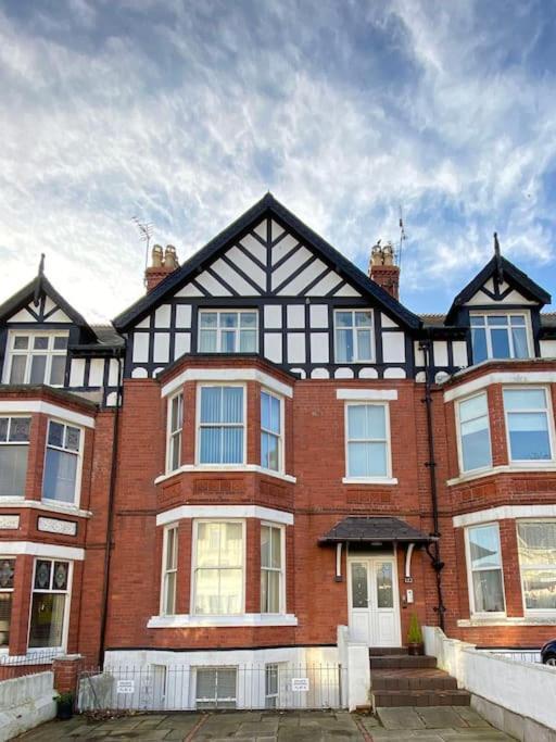Private Parking, Central Llandudno, King Bed With Ensuite At Clement Lodge Esterno foto