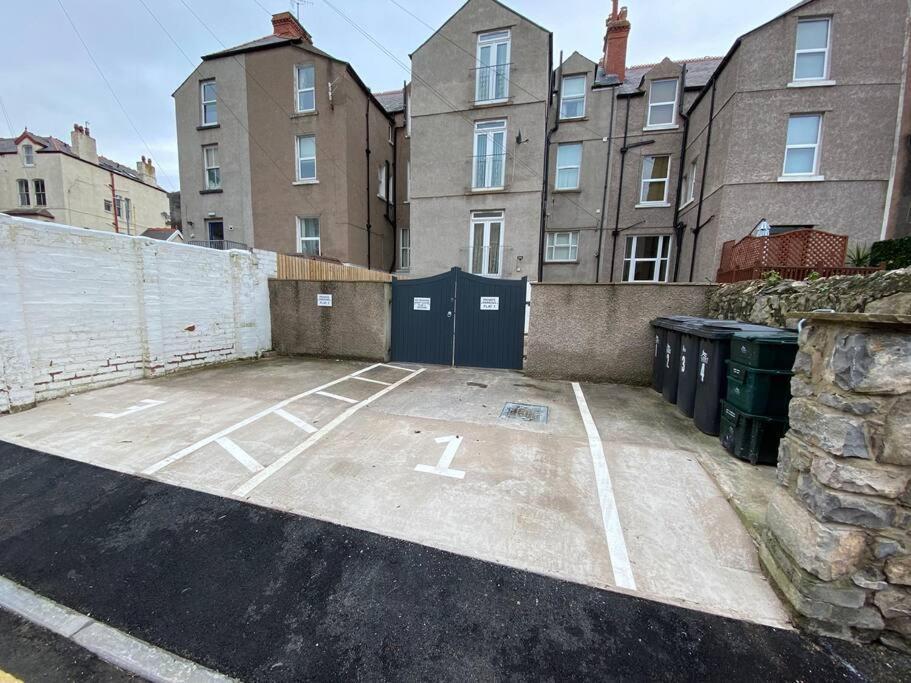 Private Parking, Central Llandudno, King Bed With Ensuite At Clement Lodge Esterno foto