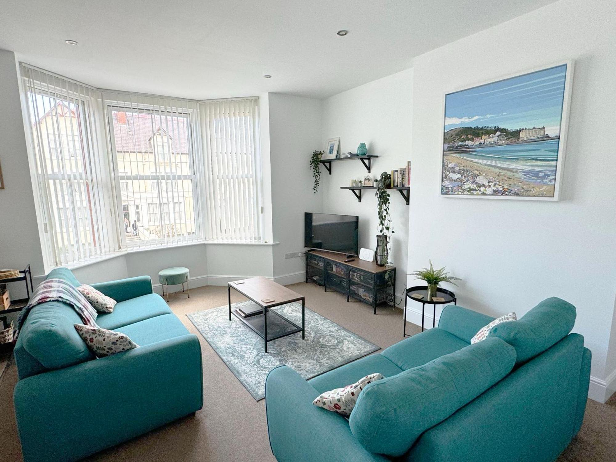 Private Parking, Central Llandudno, King Bed With Ensuite At Clement Lodge Esterno foto