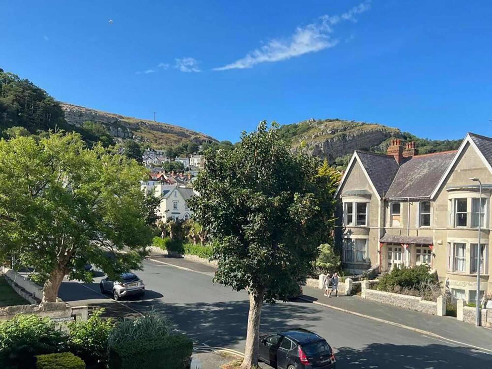 Private Parking, Central Llandudno, King Bed With Ensuite At Clement Lodge Esterno foto