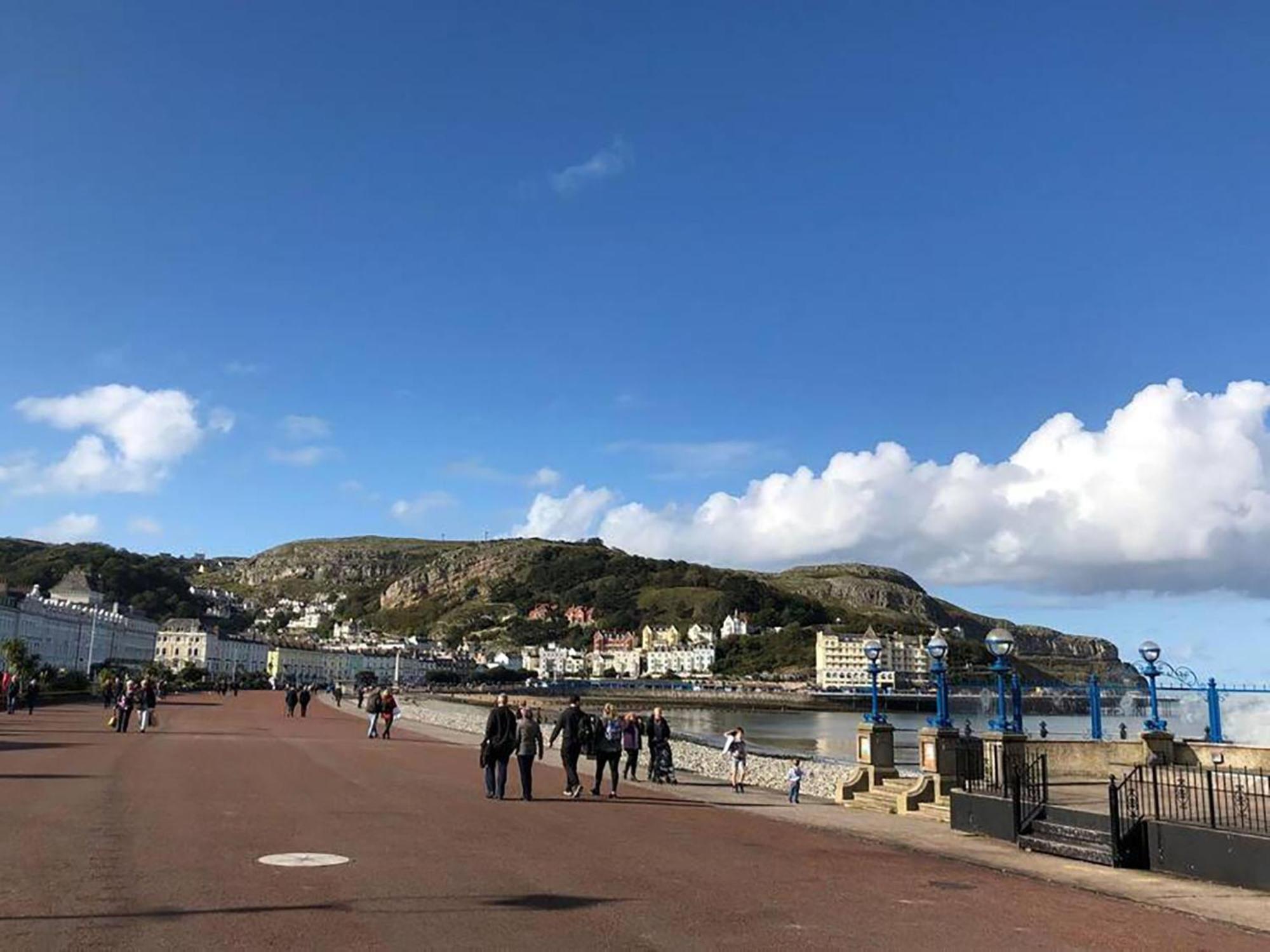 Private Parking, Central Llandudno, King Bed With Ensuite At Clement Lodge Esterno foto