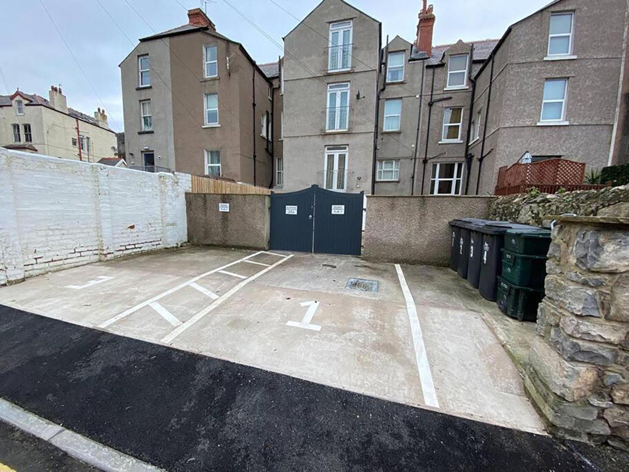 Private Parking, Central Llandudno, King Bed With Ensuite At Clement Lodge Esterno foto