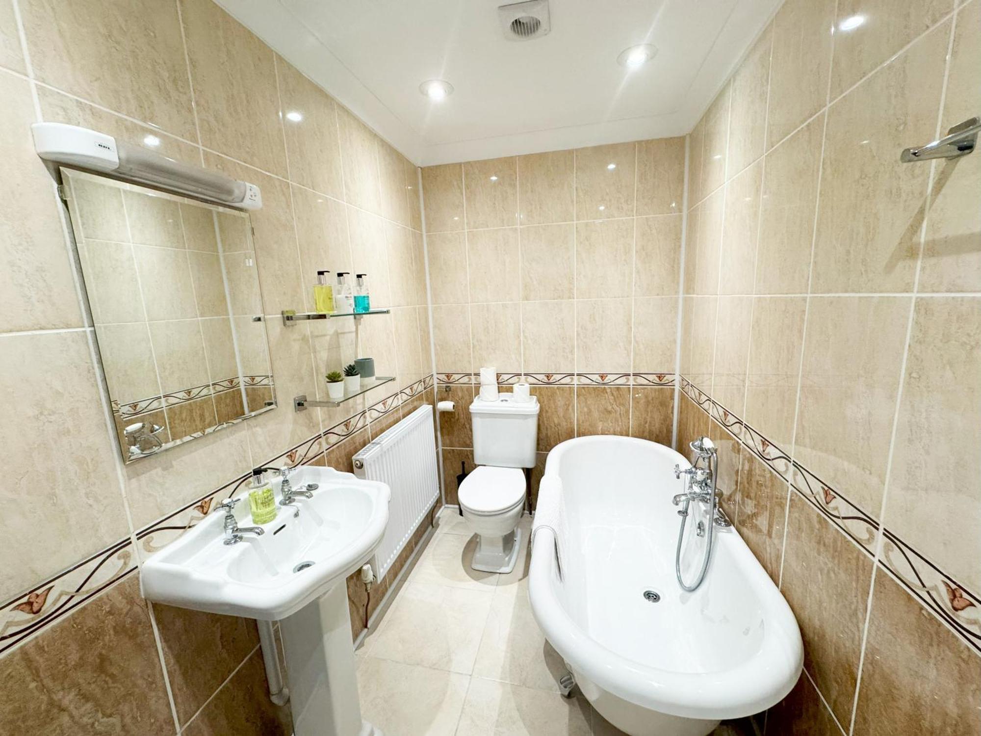 Private Parking, Central Llandudno, King Bed With Ensuite At Clement Lodge Esterno foto