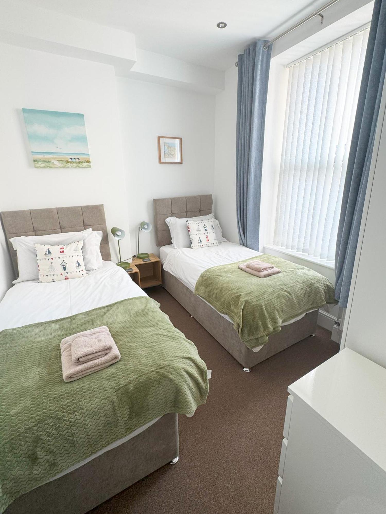 Private Parking, Central Llandudno, King Bed With Ensuite At Clement Lodge Esterno foto